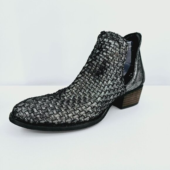 Very Volatile Ankle Bootie 9 Velacruz Metallic Pewter Leather Stacked Heel Woven - Picture 1 of 13